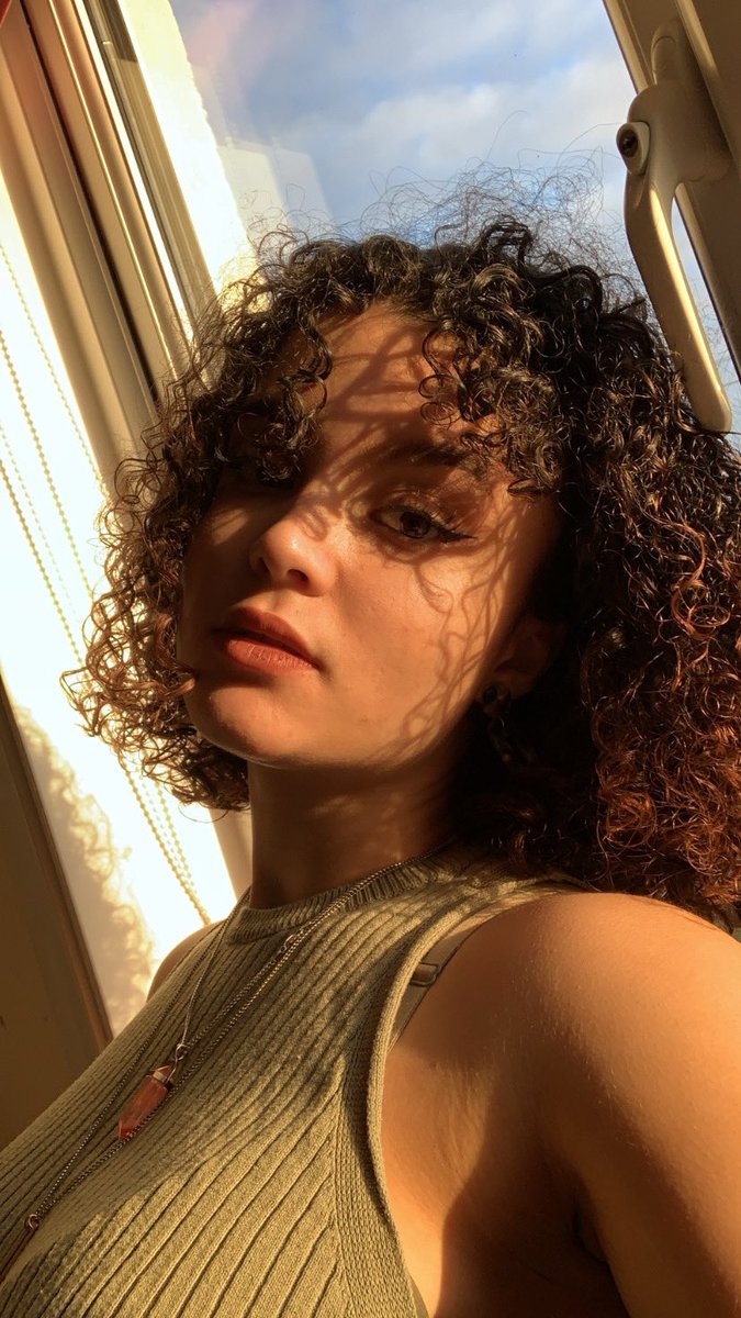 D R A Y A (@mariadraya) on Twitter photo Here is my face. Here is my face.