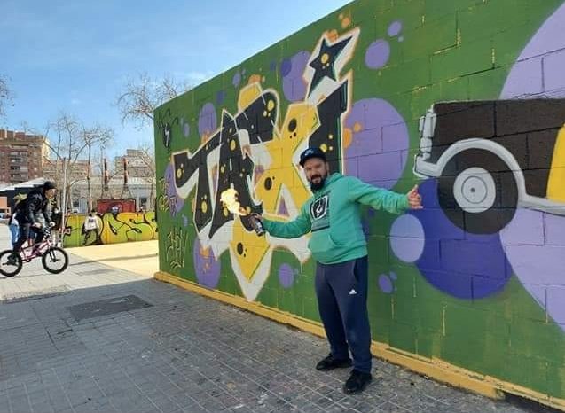 Elite_TaxiBcn's tweet photo. En la Avenida Paralelo de #Barcelona encontramos esta obra de arte dedicada al #taxi.
Gracias a este artista urbano.
😍😍
#TaxiEnLucha #FuckCabify https://t.co/2CZlfXnBCf