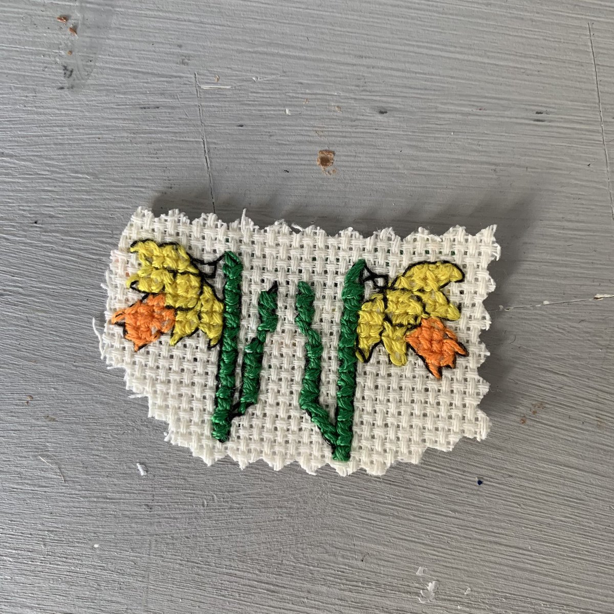 welsh_stitch's tweet photo. Hand stitched daffodils ❤️ #SmallBusiness #welshbusiness #ShopSmall #Xstitch #daffodils https://t.co/hSxzTEu04D