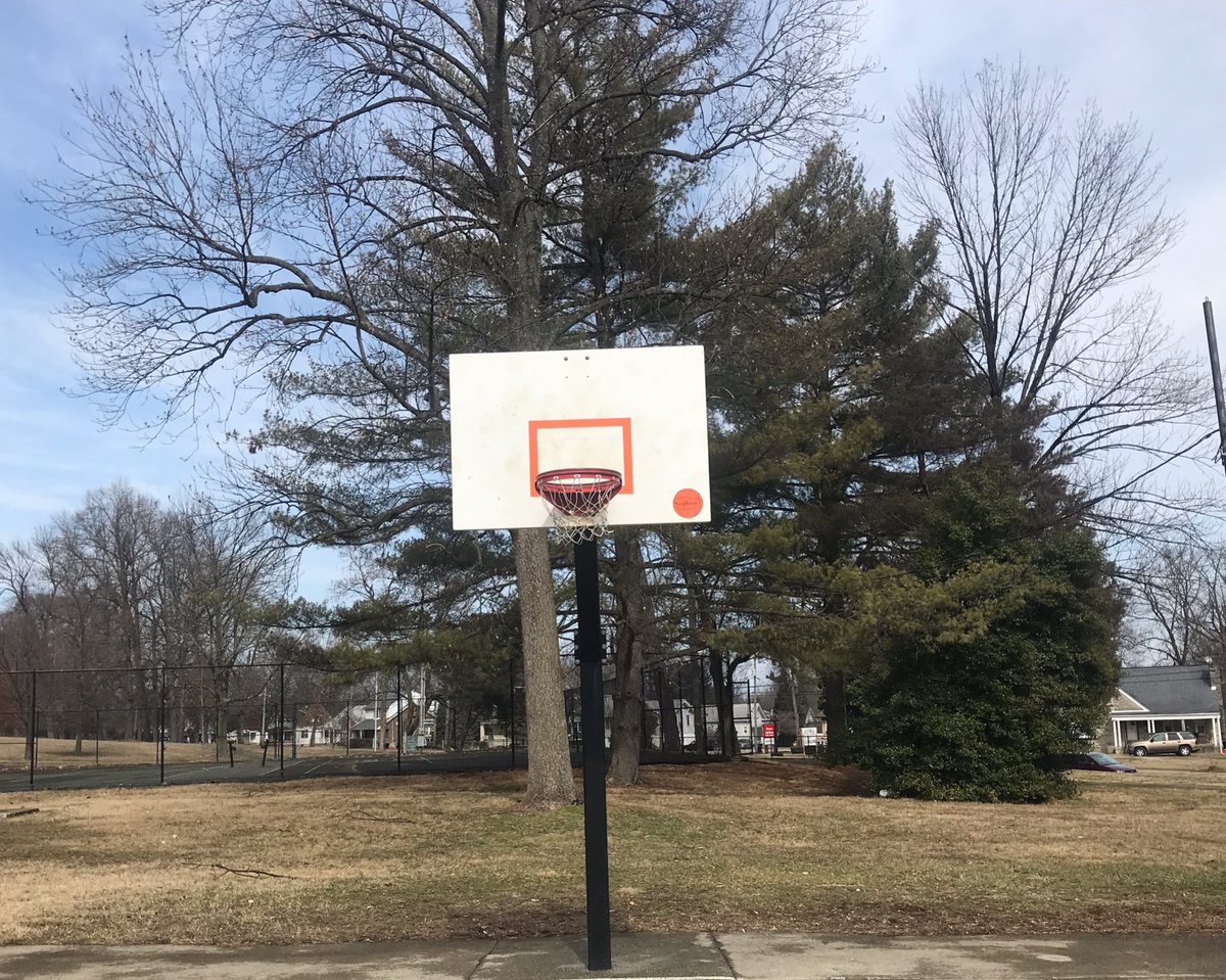 HayesGardner's tweet image. Basketball rims are now back up at parks around Louisville.