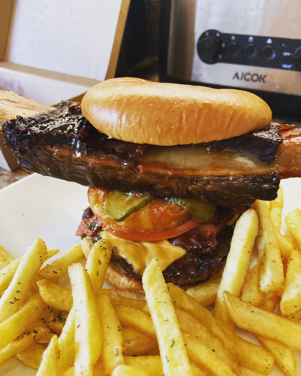 simonnash1980's tweet photo. Wow delicious 😋 

#TheSmokeDaddies #SmokeDaddies #ABoneToPick #BoneToPick #Food #FoodPorn #InstaFood https://t.co/GHiRmJjrhj