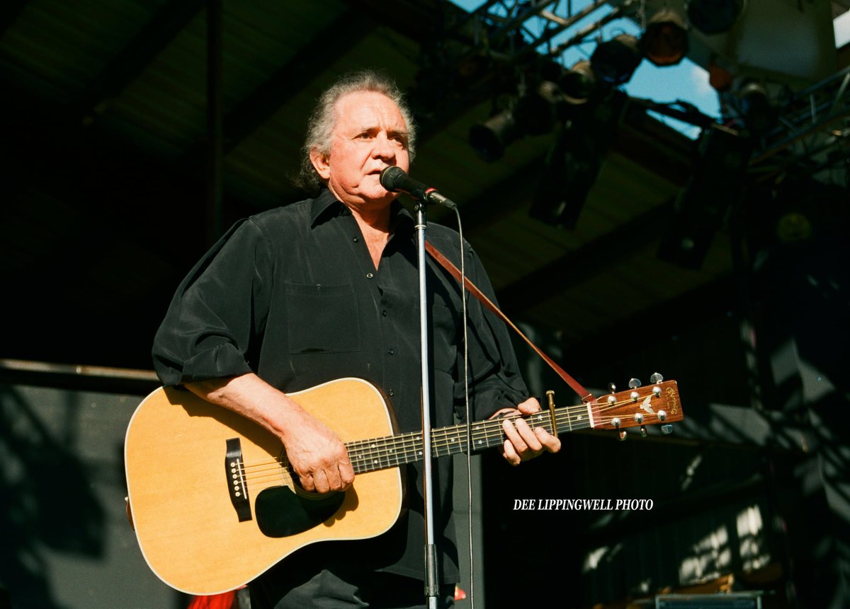 I working on my new country artist book. Being in the 'country artist' mode. JOHNNY CASH aka 'Man in Black', would have been 89 today! He unfortunately passed away in 2003 but I had the great opportunity to capture him in 1996 at the Merritt Mountain Music Festival.