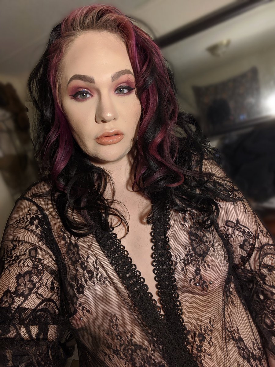 EricaMonarch's tweet photo. 🤔 What color hair should I do next? https://t.co/VD344v46CK