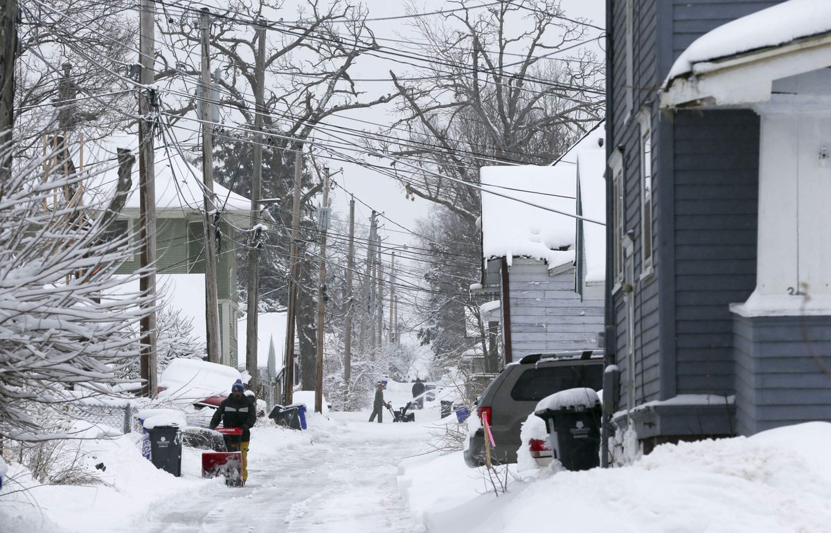 ServiceOneDubuq's tweet image. Despite the large snow accumulation this past winter, most of Eastern Iowa is at a low risk for floods this spring. Learn why experts are saying this!  

bit.ly/3aYN4X4 

#Dubuque #DubuqueIowa #SpringFlooding