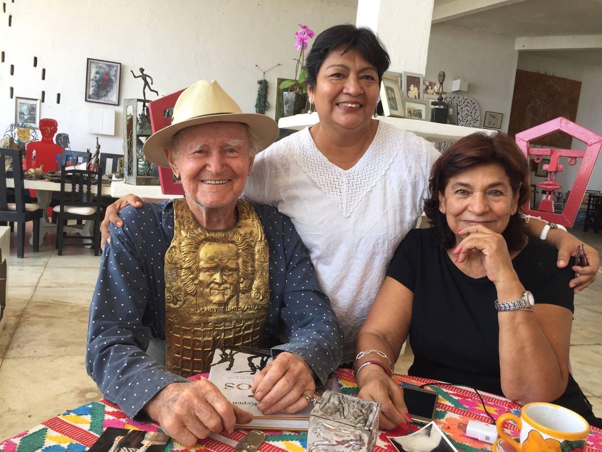 JuliaOr9's tweet photo. D.E.P. mi querido Pal Kepenyes un ser humano que dejó huella,  siempre tuvo en mente y corazón ser un gran artista, escultor y un ejemplo de trabajo y perseverancia.  Hoy Acapulco está de luto porque escogiste este puerto como tu casa. Te abrazo desde el alma Lumi Dehesa .🙏🙏❤️ https://t.co/zl2Pzo8HRI