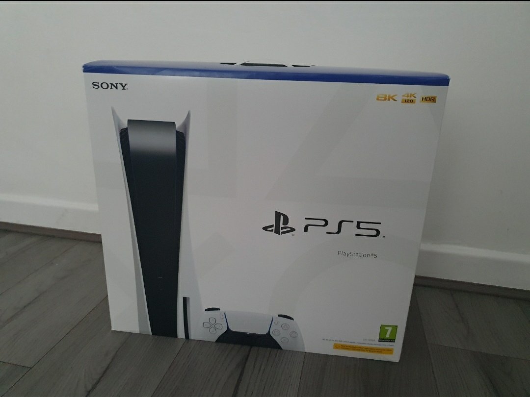 PS5Gamer90's tweet photo. @LFC @SheffieldUnited If Mo Salah scores first tonight I'm going to give this PS5 disc console away for FREE

Check my pinned tweet on how to enter! https://t.co/BTCR9gfeOS