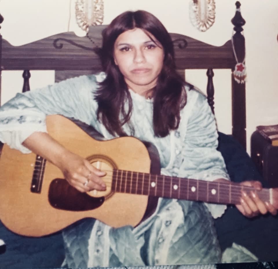 ChatNoirParisi's tweet photo. My vintage pretty mama #motherhood #Italian #amwriting #WritingCommnunity #writers #music https://t.co/qrfj5rx7yd
