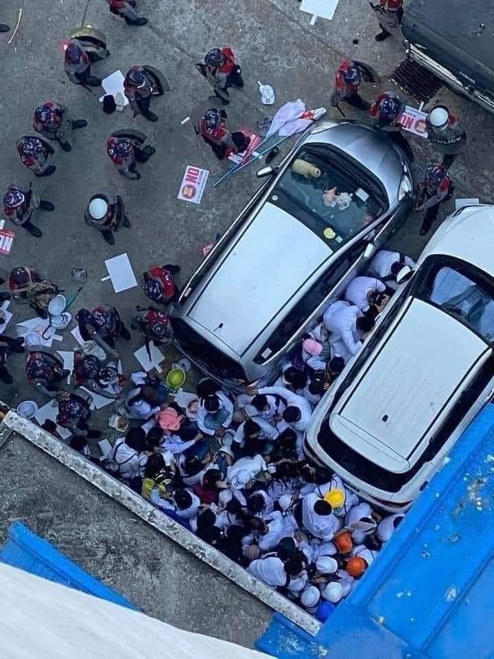 Khinhtet2kywe's tweet photo. @RapporteurUn Medics and Paramedics are arrested by military terrorists. Would you let it happen again and again? How long do we need to shout for your help?
#Feb28Coup
#WhiteCoatProtest
#MilkTeaAlliance https://t.co/ewrmSxkqv3