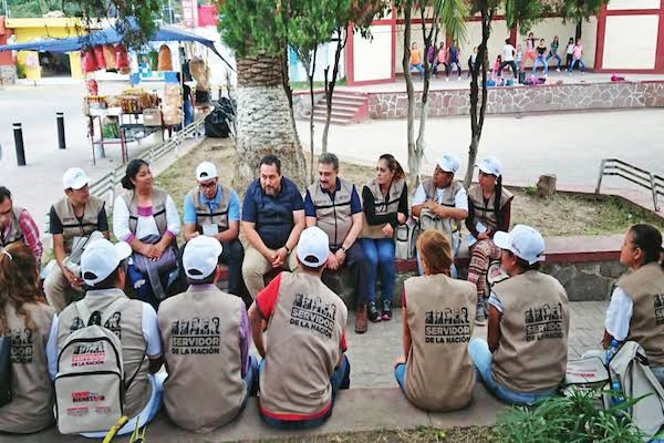 Me agradó la iniciativa de <a href="/deniseramosm/">Denise Ramos 👠</a>...
Grabar y exhibir en redes sociales a los "siervos de la nación", arrobando al <a href="/INEMexico/">@INEMexico</a>.
Cada vez se ven más por las calles de México.