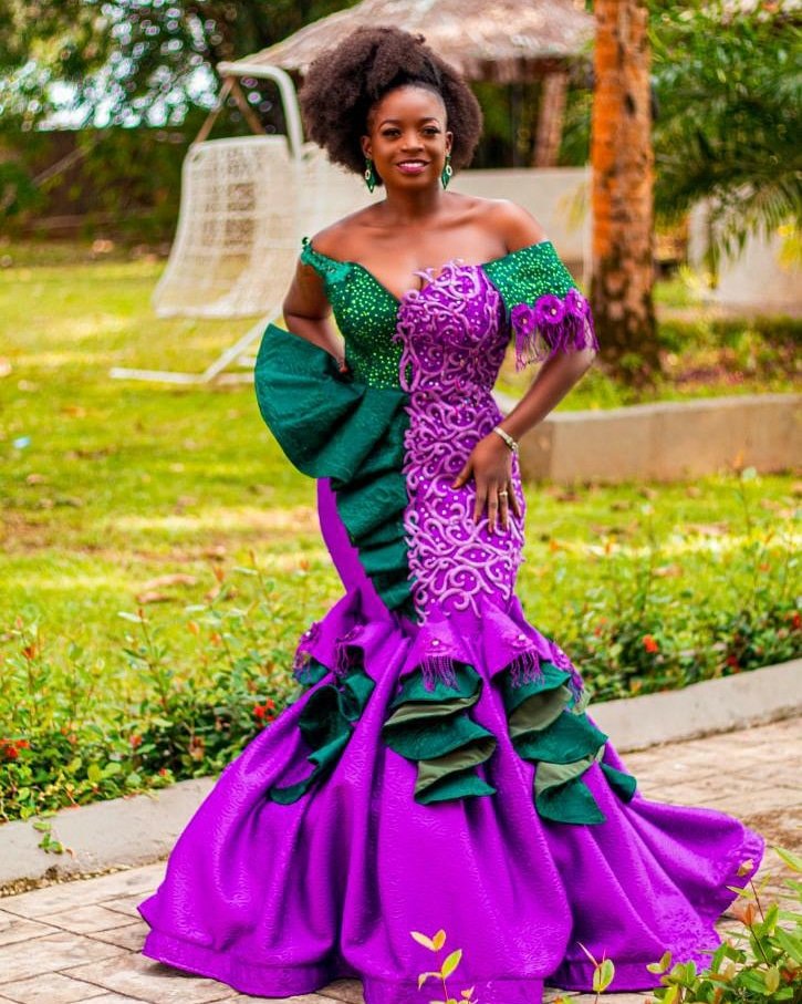 ambphebeswill's tweet photo. Confidence is an attire, I wear it everyday.
Hair by De Master's Will
Make Up by MJ Makeover
Dress by Mira's Design
Photo by Zac
#phebeswill #MrsRandall #lifeofatvpresenter #LifeOfAnActress #lifeofanentrepreneur #thephebeswillplatform #exportingsierraleoneanexcellence https://t.co/uFmBuSKo3p