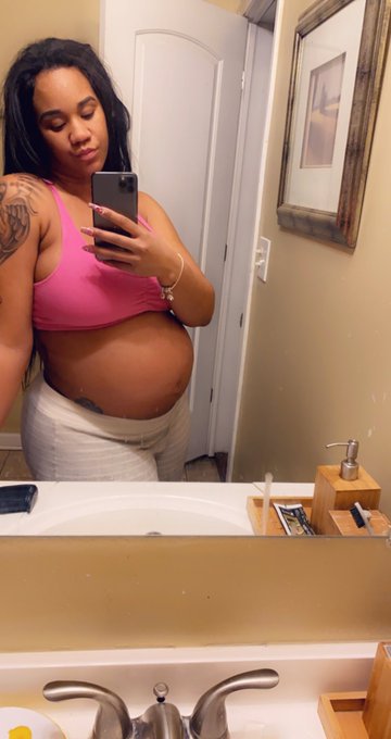 6 months pregnant 🥰😍😘🤰🏽 https://t.co/WpQaTmrkeM<a href="/tag/collegecraze2wild"class="tags"><span>#collegecraze2wild</span></a>
