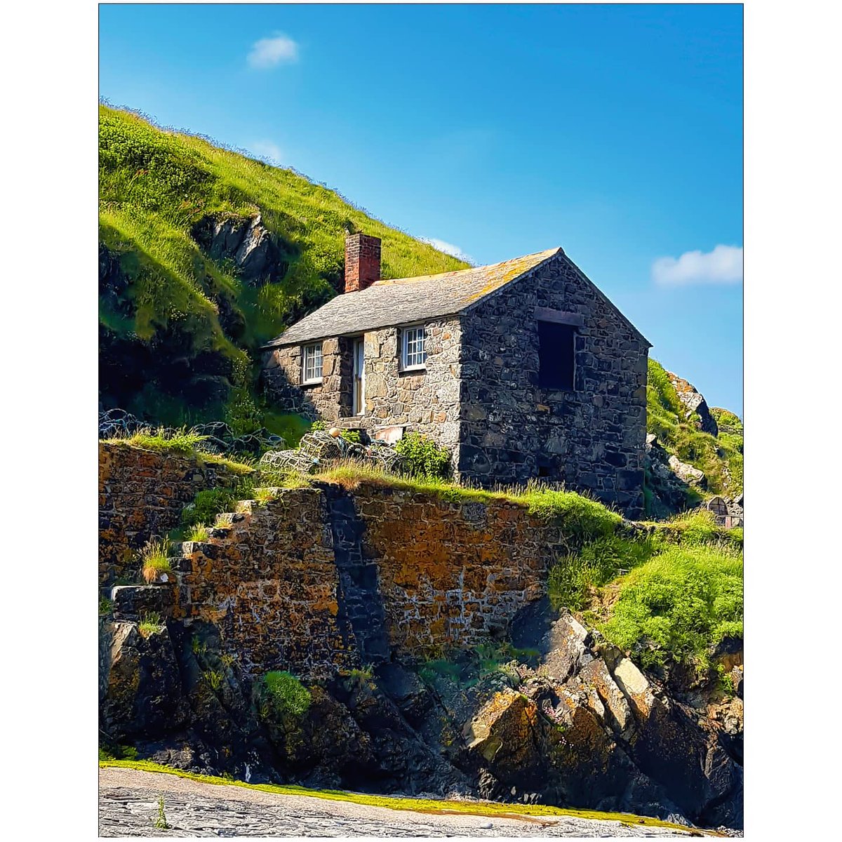 Down to Cornwall for today's instabanger. Mullion Cove on the Lizard Peninsula. #cornwall #mullioncove #lobsterpots #fishermanscottage #landscapephotography #seascapephotography