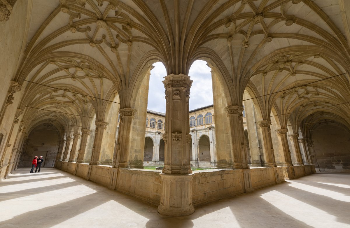 ¿SABÍAS QUE...❓ La recién estrenada serie "El Internado: Las Cumbres" se ha rodado en el Monasterio de #Iratxe en #Navarra.⁣
⁣
⛪ Según este artículo de Traveler, buscaban un monasterio románico, solemne, con un claustro, un bosque… ⁣

ℹ️  bit.ly/ElInternadoEnI…