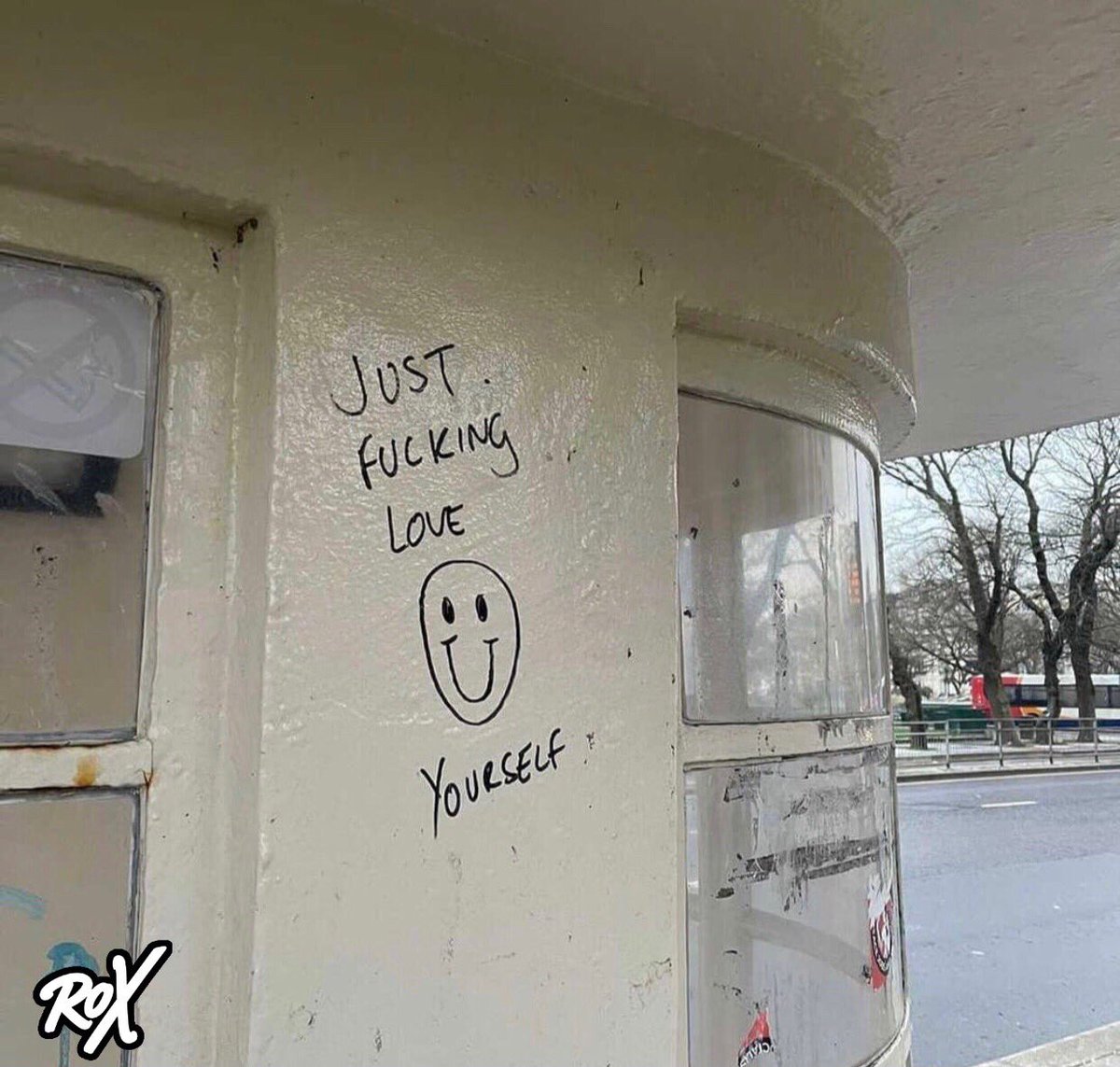 Only In Brighton📍

In episode 1 Janelle discusses how finding random messages of kindness around Brighton make her feel good. 🎙️

In Episode 3 the team will be discussing this message found at Old Steine. 

The big question:Is it Art or Damage?

#thebigstudentpodcast