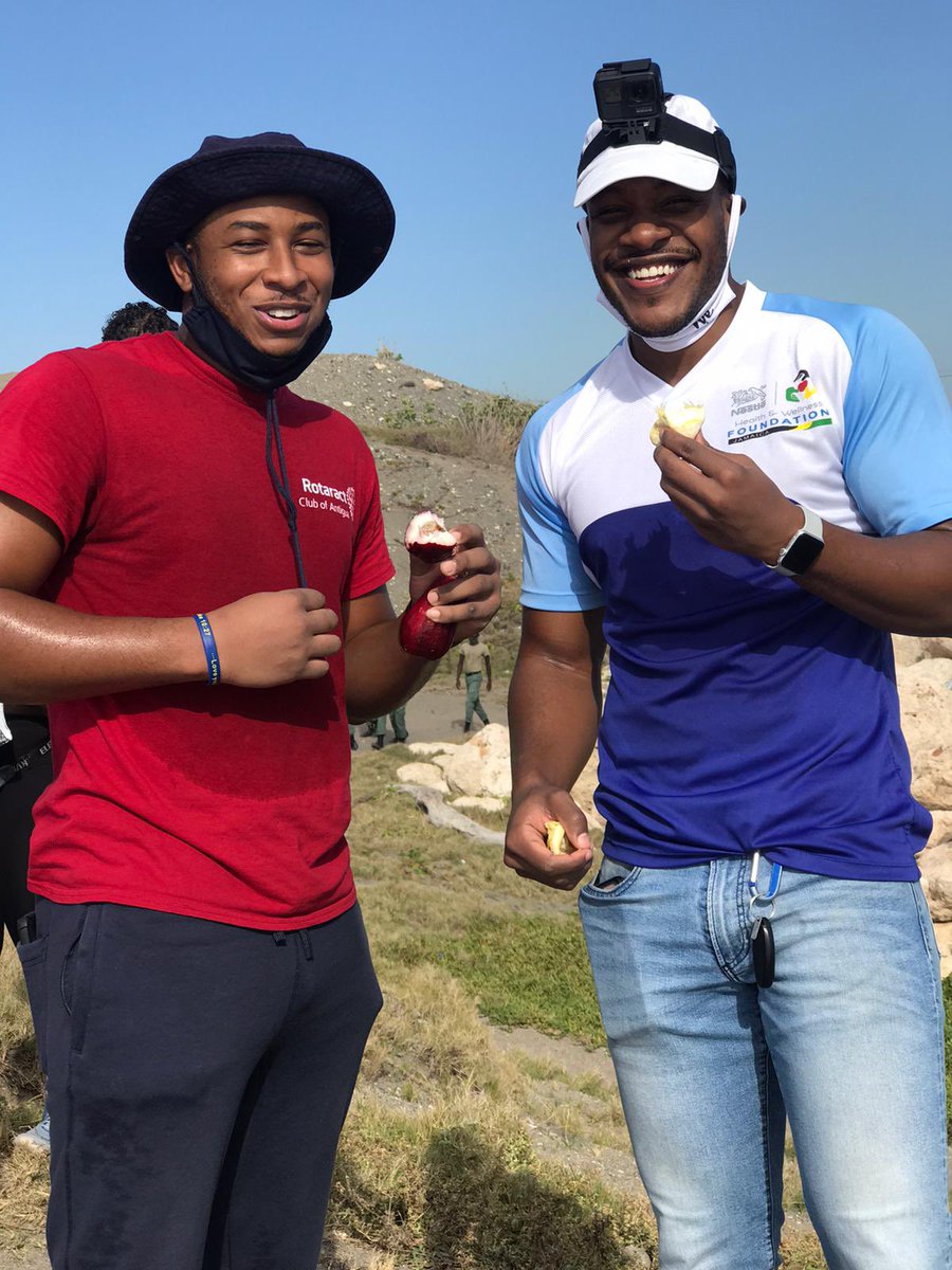 momentsbyboothe's tweet photo. Outside! #volunteerism #BeachCleanup #RCOK https://t.co/3gcVjWcbQm