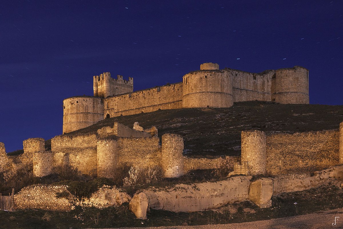 ElCampoAmarillo's tweet photo. Berlanga de Duero (Soria) impresiona y luego enamora. Destaca su preciosa colegiata, aunque no se llegaron a completar los planes iniciales. Pero sobretodo asombra su castillo y el Palacio de los Marqueses de Berlanga que presumia de tener uno de los mejores jardines de Europa. https://t.co/h2V7mxATfY