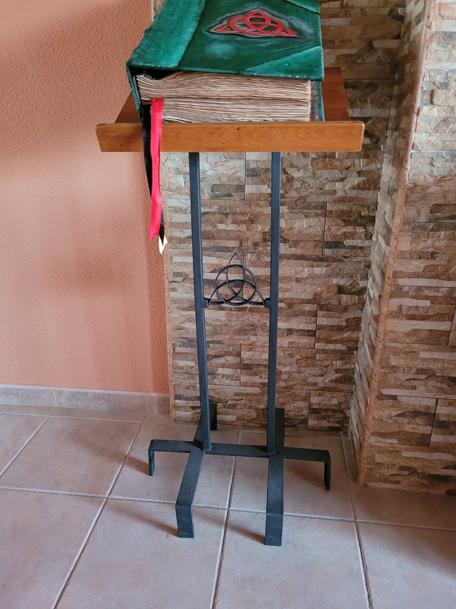 nandostreehouse's tweet photo. Y mi mayor tesoro. Tengo una cuenta en Instagram dedicada a mi Libro de las Sombras, en el que mi hermana y yo estuvimos trabajando durante toda la cuarentena. Podéis seguirme aquí: https://t.co/sQ382hzjNK 😊
#Embrujadas #Charmed #BookOfShadows https://t.co/nIZ8L2yKRN