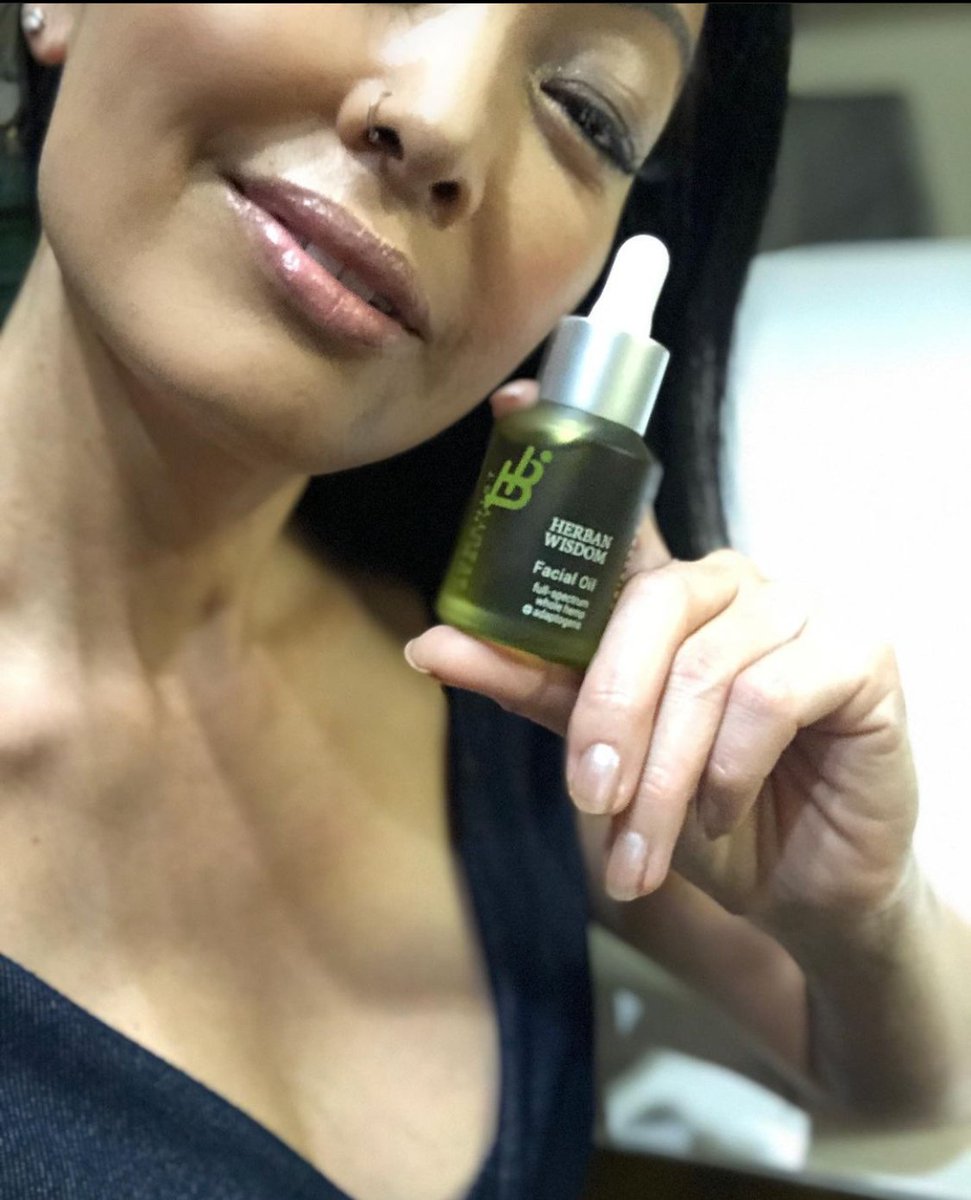 Light enough to be worn with your usual skincare, effective enough to be worn alone. Give your skin the love it deserves with our Herban Wisdom Facial Oil. 

#cleanbeautyrevolution #nontoxicbeauty #raisethebar #minimalingredients #nonasties #changingskincare