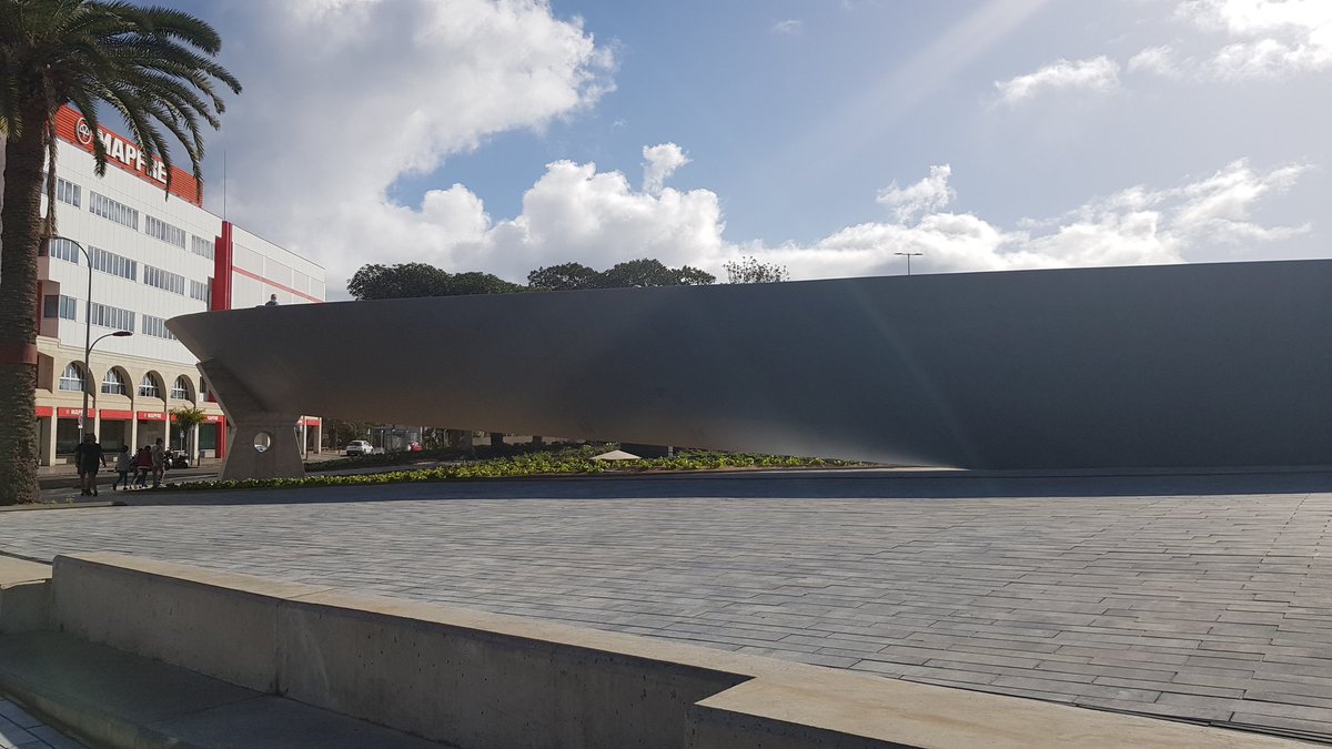 StopArboricidio's tweet photo. (1) Chequeamos "La Pasarela #aNingunaParte:
Estas fotos están tomadas por mi desde el mismo punto, hace 3 años y esta mañana.

Creo que "UNA IMAGEN VALE MÁS QUE MIL PALABRAS"...

Gracias por el arboricidio @HidalgoAlcalde @Javier_Doreste https://t.co/uHzYG8JfyZ