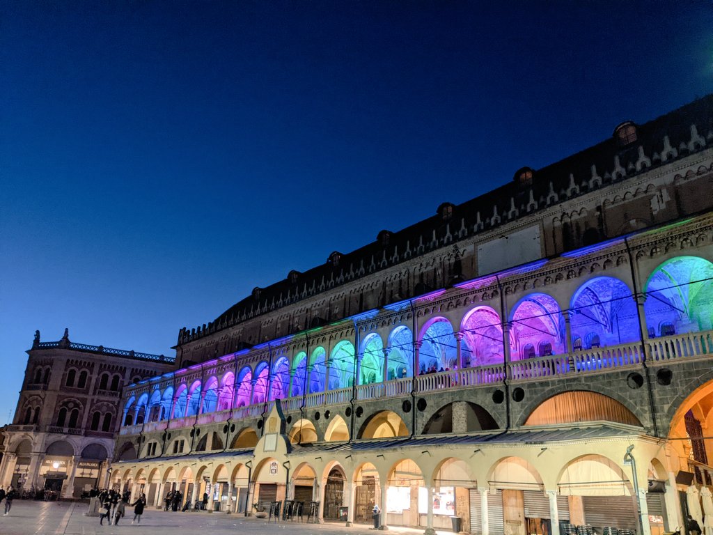 I went to this fantastic historic/literary tour organised by Fondazione Città della Speranza and Vox Artes to honour #RareDiseaseDay.Palazzo della Ragione was illuminated and  looked absolutely stunning! #UNIAMOleforze #RareIsMany #RareIsStrong #RareIsProud #ResearchMatters