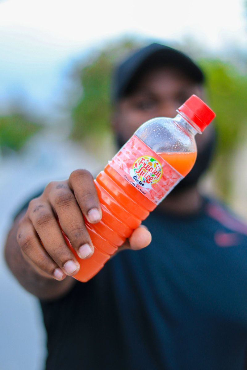 freakyjuiceht's tweet photo. @_GreggyOfficial debouche epi'l bwè 😁

Ou wè jan li senp.

Sa wap tann pou bwè Freaky Juice paw la ? https://t.co/GSXJtUcBio