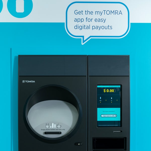CleanLoopCenter's tweet image. This machine has a big job💪. It collects your plastic bottles and aluminum cans as you pour them in, automatically sorts them, and then sends your payout right to your PayPal account via the myTOMRA app. It&apos;s that easy (and clean)!
