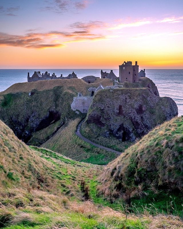 VisitScotland's tweet image. A gem of #Aberdeenshire's coastline, Dunnottar Castle! 💜✨ #YCW2021 📍 Stonehaven, @visitabdn 📷 IG/starling_in_scotland

❗ For now travel is not permitted. Our content is intended as inspiration for future visits only. #StayHome #StaySafe