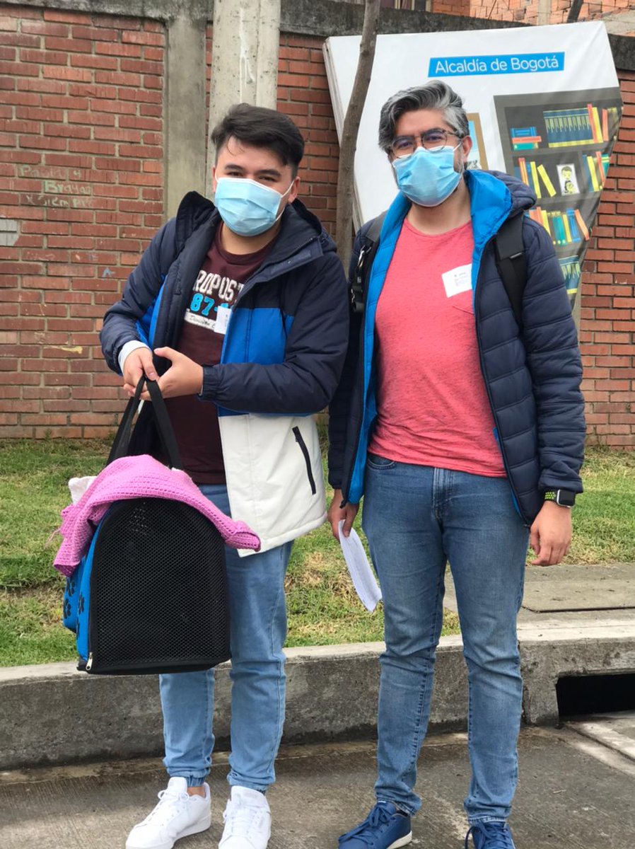 🐈Sheldon y Balu-Arigato encontraron sus nuevas familias en nuestra jornada #LlevaTuHuella. Esperamos que más hogares se decidan a adoptar uno de nuestros perros y gatos salvados de maltrato o de accidentes. ¡Los esperamos en la UCA 📍 Cra.106A 67-02, hasta las 3:30 pm.