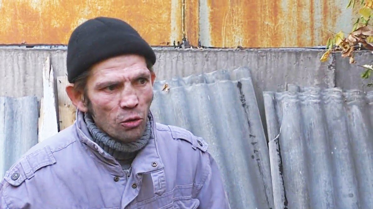 poor_lust's tweet photo. Недавно на днях, скончался музыкант, актёр - Константин Ступин. Тот самый мужик из мема "ты втираешь мне какую-то дичь". Большинству из нас, он запомнился как смешной, весёлый и немного выпивший дяденька. Но сколько же он принёс радости многим. #RIPhomie https://t.co/25GH38TdPQ