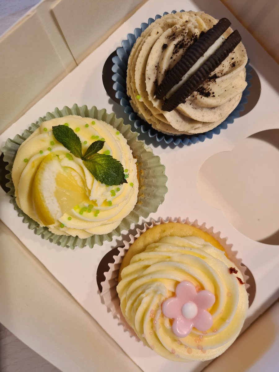 eirikun88's tweet photo. Yummi yummi 🥰
#cupecake #oreo #lemom #vanille https://t.co/St3mYn957R