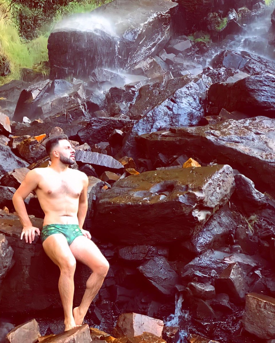 gabriel_green's tweet photo. O domingo que eu queria! Como faz pra dar o replay? 🍃💦 #veudanoiva #nature #waterfall #peace https://t.co/XPL945L4su