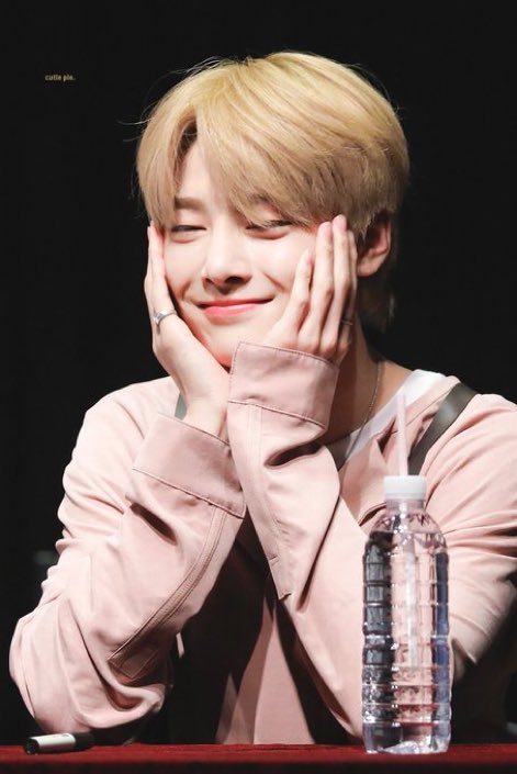 #아이엔 <a href="/Stray_Kids/">Stray Kids</a>