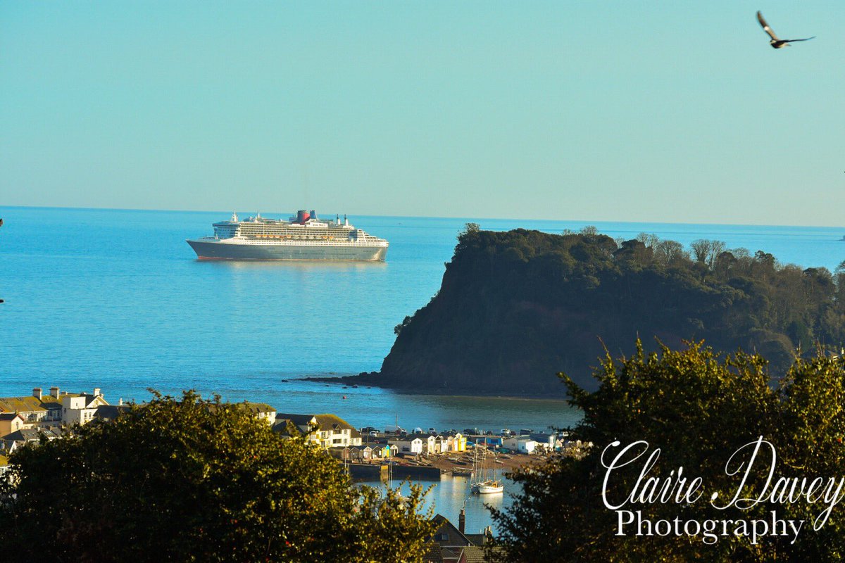 devonflossy's tweet photo. Beautiful Queen Mary 2 in the bay! #QueenMary2 #photograghy https://t.co/HtEVs8hRJZ