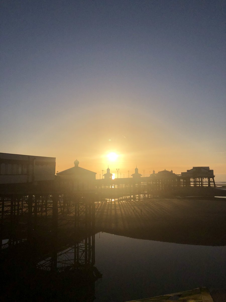 miss_bennett20's tweet photo. Yesterday, I managed to walk a marathon! The weather and views really made the experience...perks of living by the sea. A great achievement but my legs are paying for it today. https://t.co/VFeII8qzg7