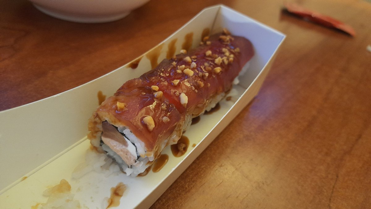 plxiv1's tweet photo. フォアグラやいちごやチーズな寿司 https://t.co/r1vsxxdkv3