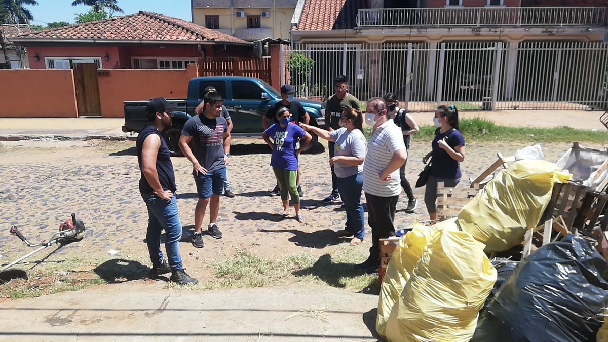 ANIBALCORO's tweet photo. #Politikeando
Comando Juvenil que apoya a @nenechopy emprendió la “Campaña Asunción sin dengue”, con el objetivo principal de limpiar, hermosear y fumigar las instituciones educativas públicas para el inicio del periodo escolar que se dará este martes 2 de marzo. https://t.co/mMO0gyY0BE