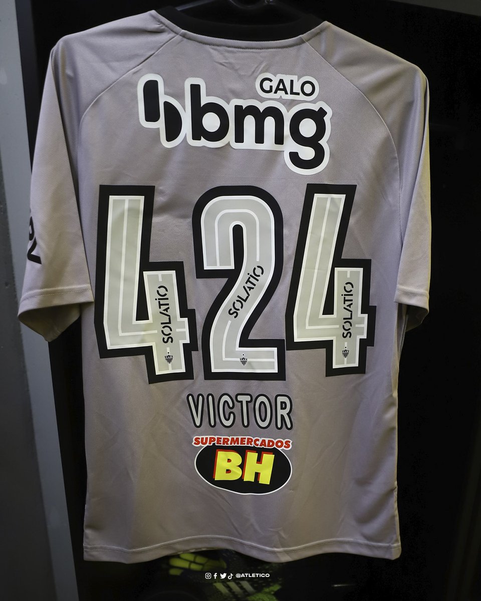 Atletico's tweet photo. 📸 Manto mais que preparado no vestiário do @Mineirao! 

Hoje, com direito a homenagem ao goleiro @victor1: todos os atletas jogarão com o nome do ídolo alvinegro estampado nas costas da camisa! 

Vamos, #Galo! 😇 #ObrigadoSãoVictor #Grat1dão  🏴🏳️ https://t.co/WUHXTYdKXQ