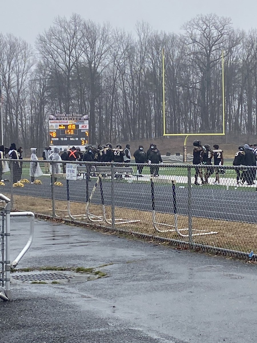 FreedomHS_PWCS's tweet photo. Varsity Football in the Cold Rain. Dedication!! Thank you to Ms Yvette Redfern Ms Sharon Holifield and Ms Shekara Alvarado, Parent Volunteers! Go EAGLES!!!! https://t.co/tRtEQjVrvw