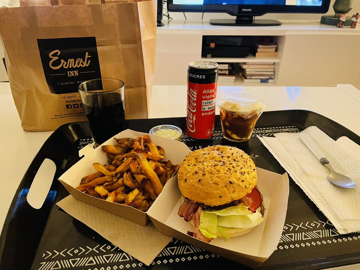 Dimanche soir ➡️ flem ➡️ <a href="/FreresToque/">Frères Toque</a> 🚲 ➡️ <a href="/ernest_inn/">Ernest'Inn</a> 🍔 🍟 🥤 🍦