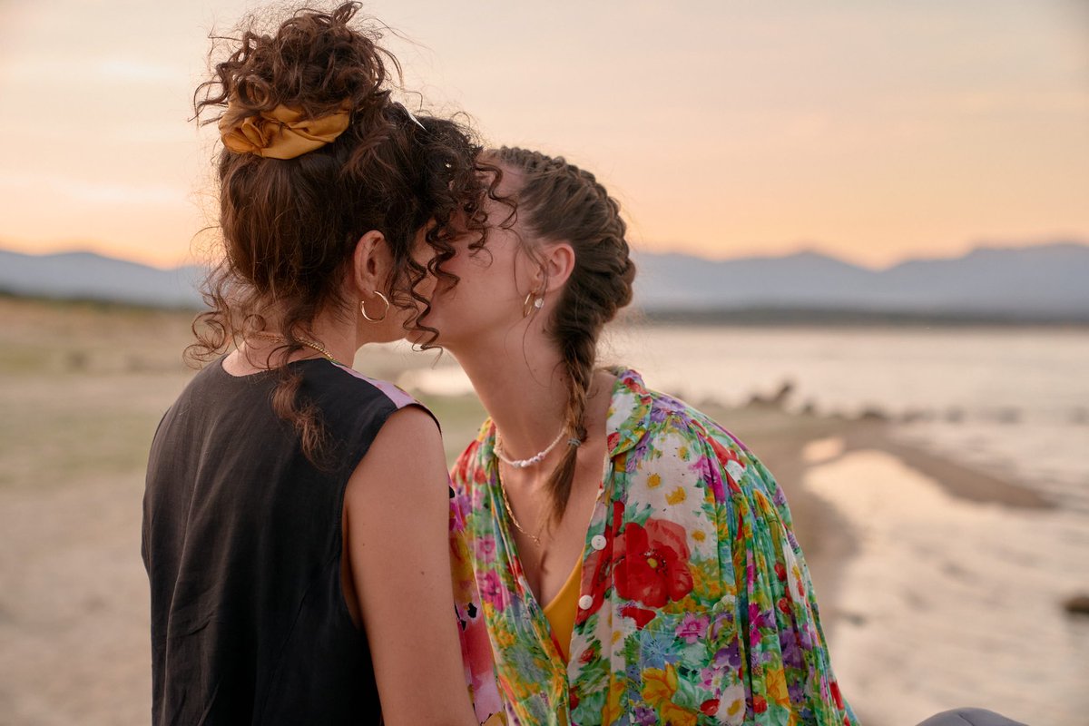 gracias amor por quererme, por hablarme y por no soltar mi mano ❤️ te quiero conmigo a mi lado, juntas para siempre <a href="/AmeliaLedesmaOf/">Amelia Ledesma</a>