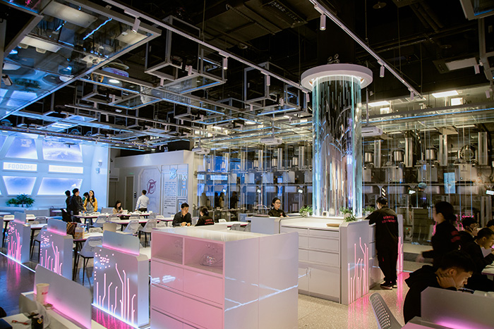 Nanteshype's tweet photo. #Foodom, #restaurant entièrement automatisé 😷, utilise 46 types de robots différents dans déjà 6 établissements en Chine et peut être prochainement à Paris sur les Champs Elysées. #20h @France2tv https://t.co/Jew1TNn2sL https://t.co/JYJv8Btu2y