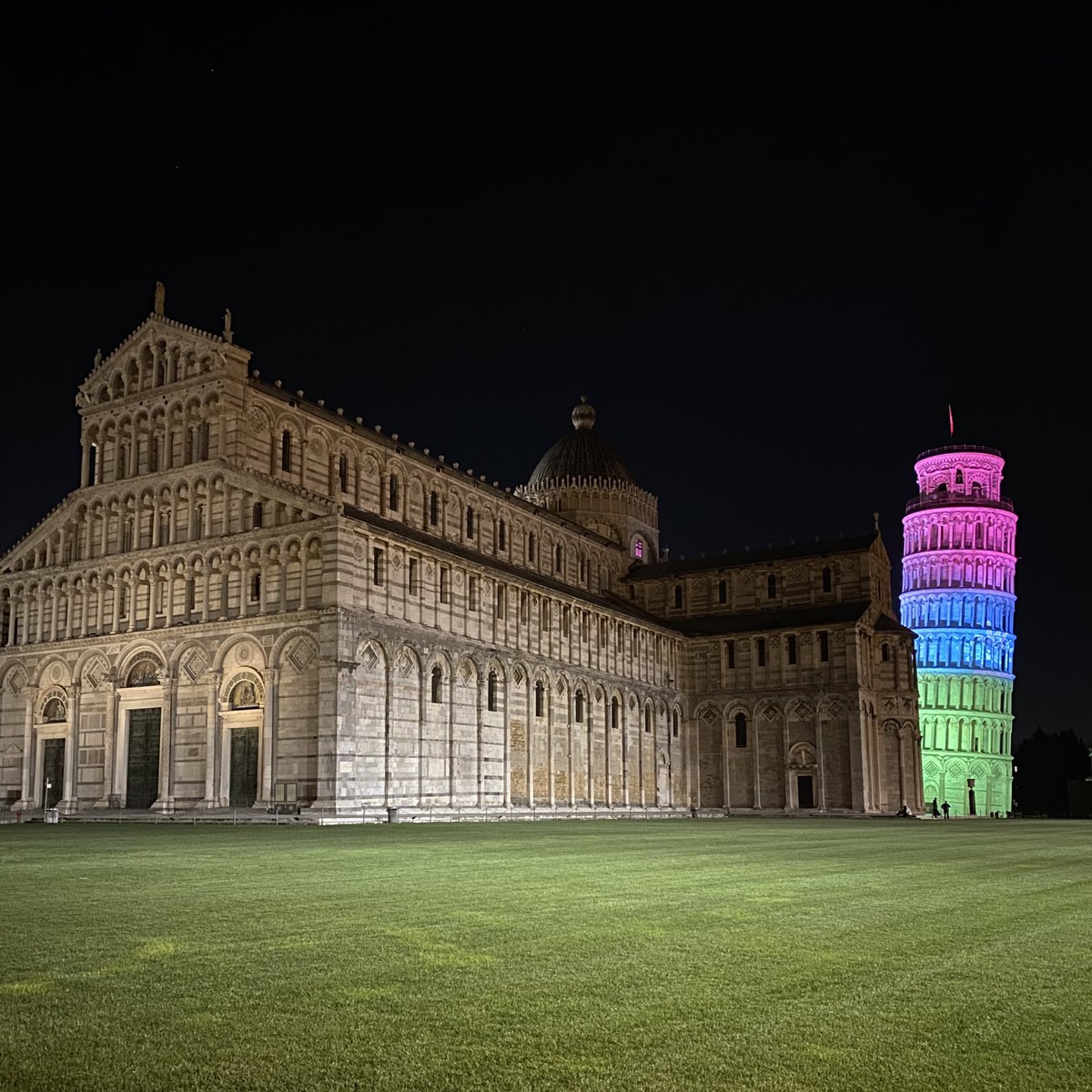 La Torre di Pisa colorata per il #RareDiseaseDay2021