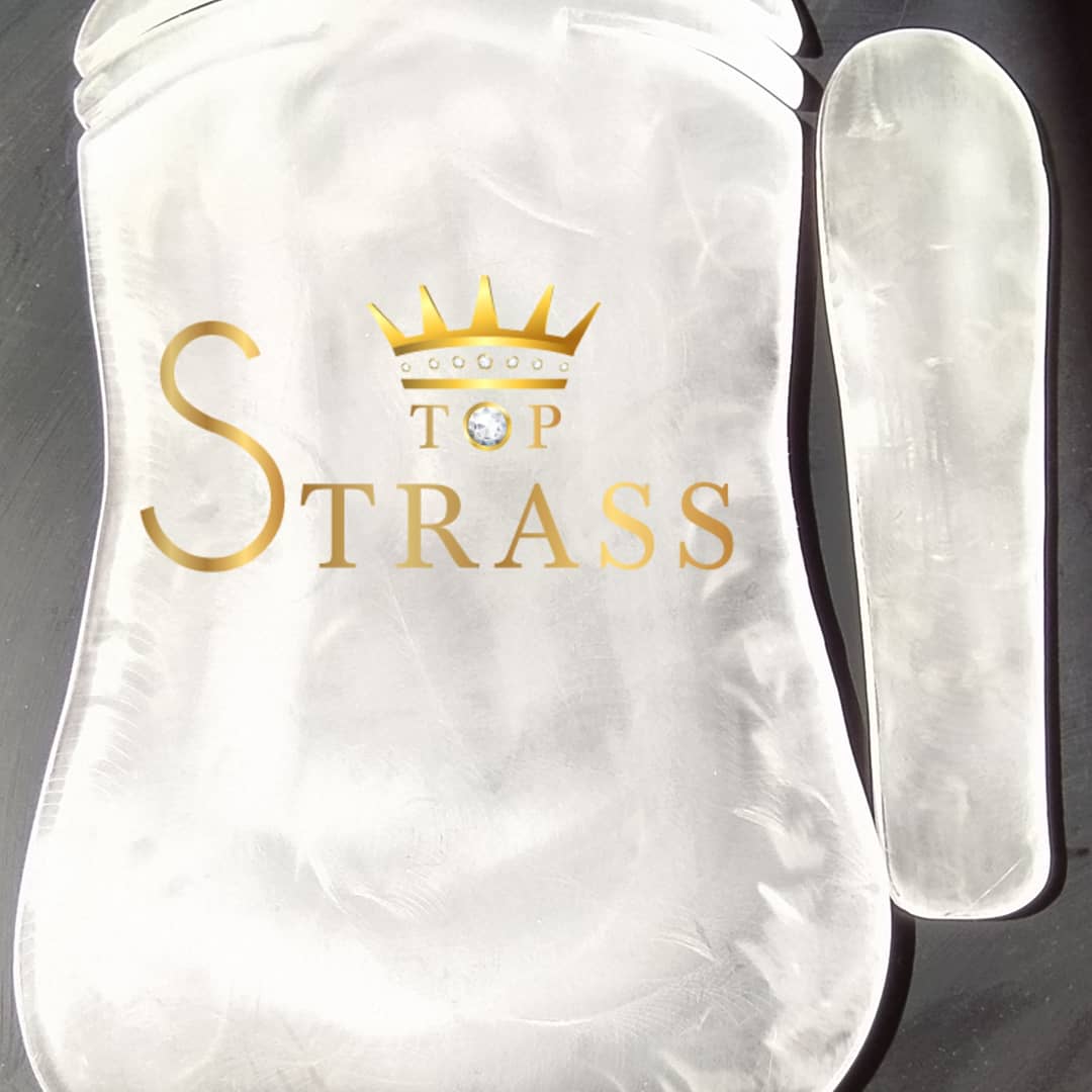 StrassTop's tweet image. TAVOLA ATTACCA STRASS, fatto in Italia artigianalmente, pensato per aver un ampia visibilità, appoggio e stabilità, più precisione per poter applicare gli strass, VIA CARTA DA FORNO improvvisate 😄, materiale plexiglas alto 1cm ,BUSTO di 3 misure visibile nella legenda con MANICA