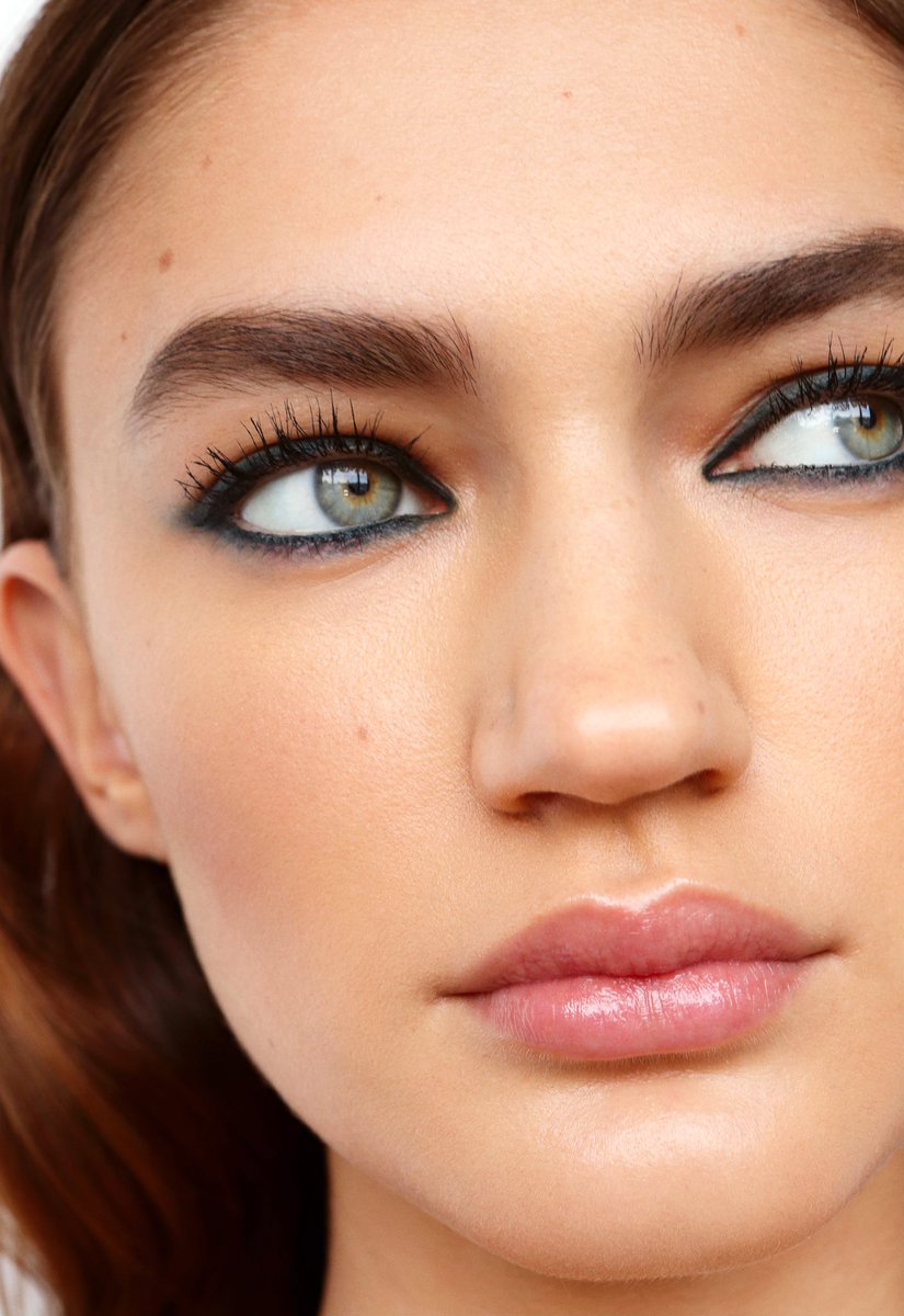 Effortlessly smoke out your liner with no-budge smudge. Alissa Sugawara wears new #Highliner Matte Gel Eye Crayon in Blacquer Emerald and #ExtraShot in Medium 280.

Artistry &amp; Photography by: <a href="/Morgane_Martini/">Morgane</a>
#MarcJacobsBeauty