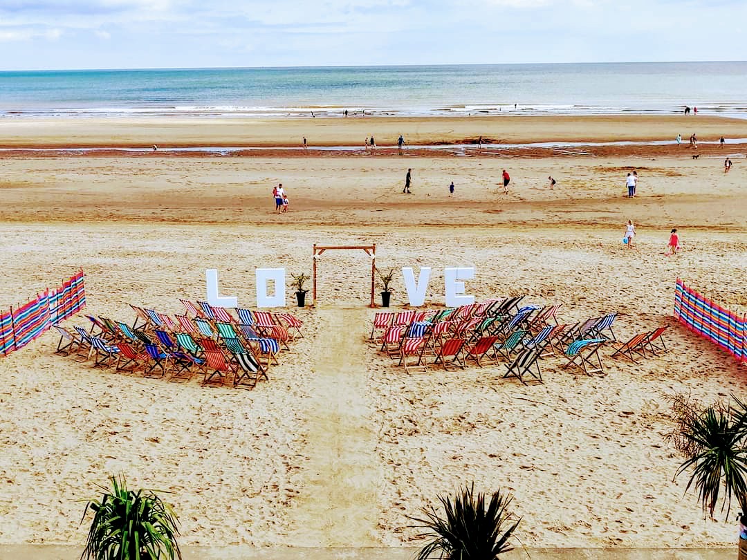 snackshackcafe's tweet photo. Our wedding day on Mablethorpe North beach :) https://t.co/H1ysBgTwbg