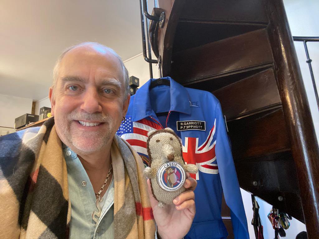 SpaceMascotUK's tweet photo. T-5 mins to #DawninGuam wishing Good Luck to @RichardGarriott and #MiniCASSiE for their #VentureToTheDeep at 07:00 local time. https://t.co/M2W1wNH60g