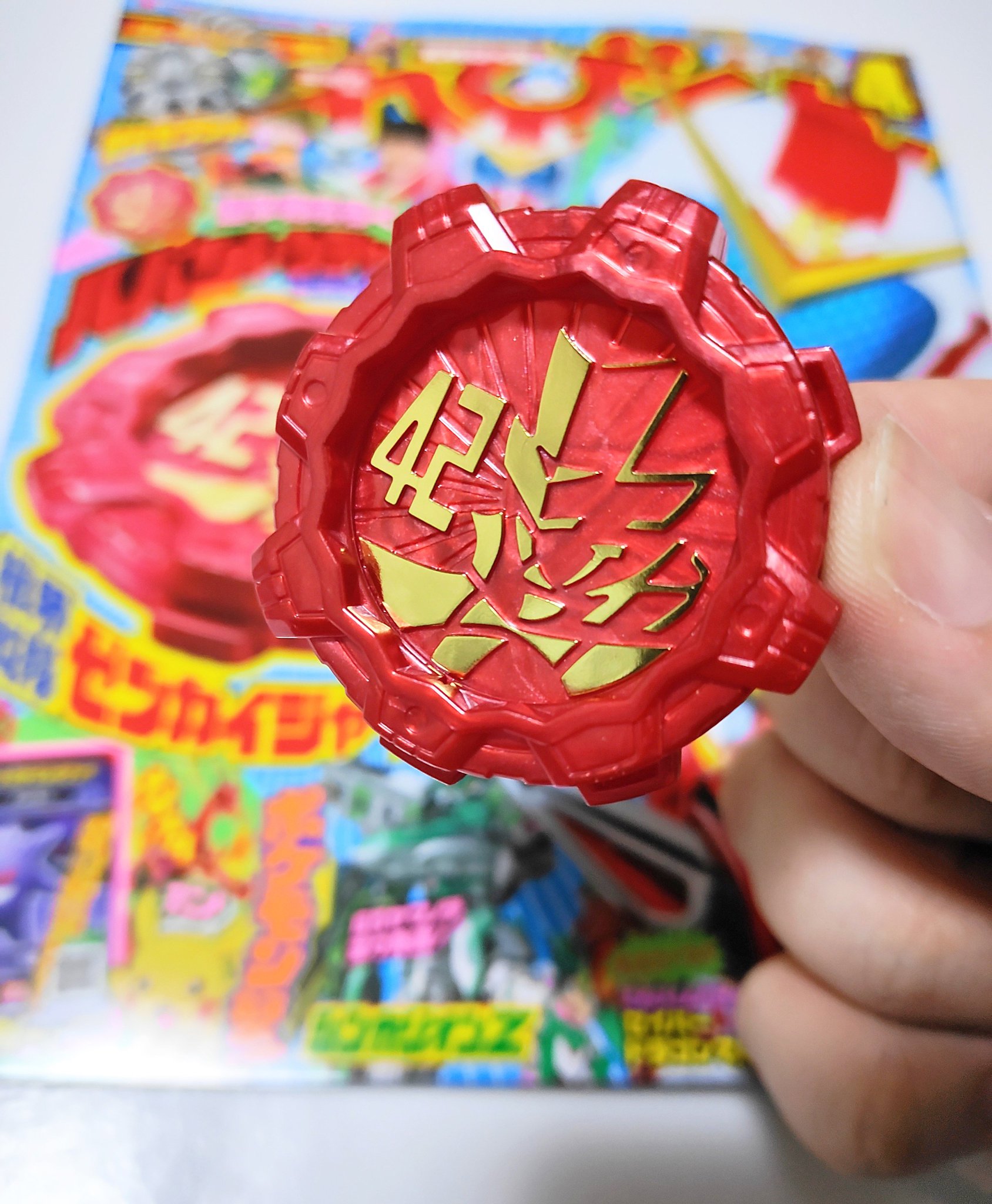 てれびくん 公式 本日発売のてれびくん4月号は ゼンカイジャー 付録がスゴい 本物付録の ルパンレンジャーギア スーパーレッドver はもちろん 組み立て付録の ゼンカイザー超立体マスク はテンション爆上りのカッコ良さ 被 てれびくん 公式 本日発売のてれびくん4月号は ゼンカイジャー 付録がスゴい 本物付録の ルパンレンジャーギア スーパーレッドver はもちろん 組み立て付録の ゼンカイザー超立体マスク はテンション爆上りのカッコ良さ 被