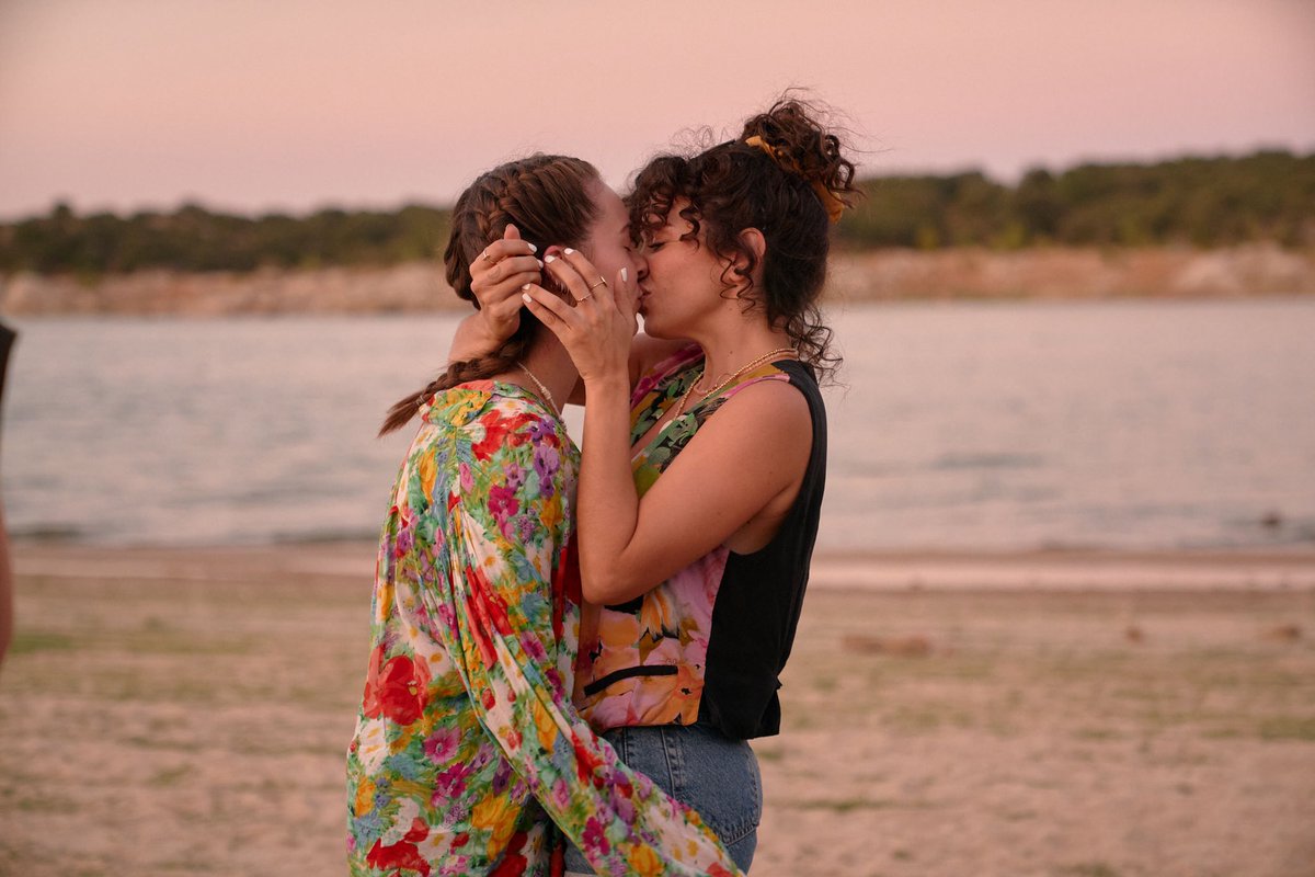 Porque nuestro amor es para siempre. Gracias por encontrarme, <a href="/LuisitaGomezS/">Luisita Gómez</a>, nunca dejes de mirarme así 💖 #AmeliaLedesma #RealLove