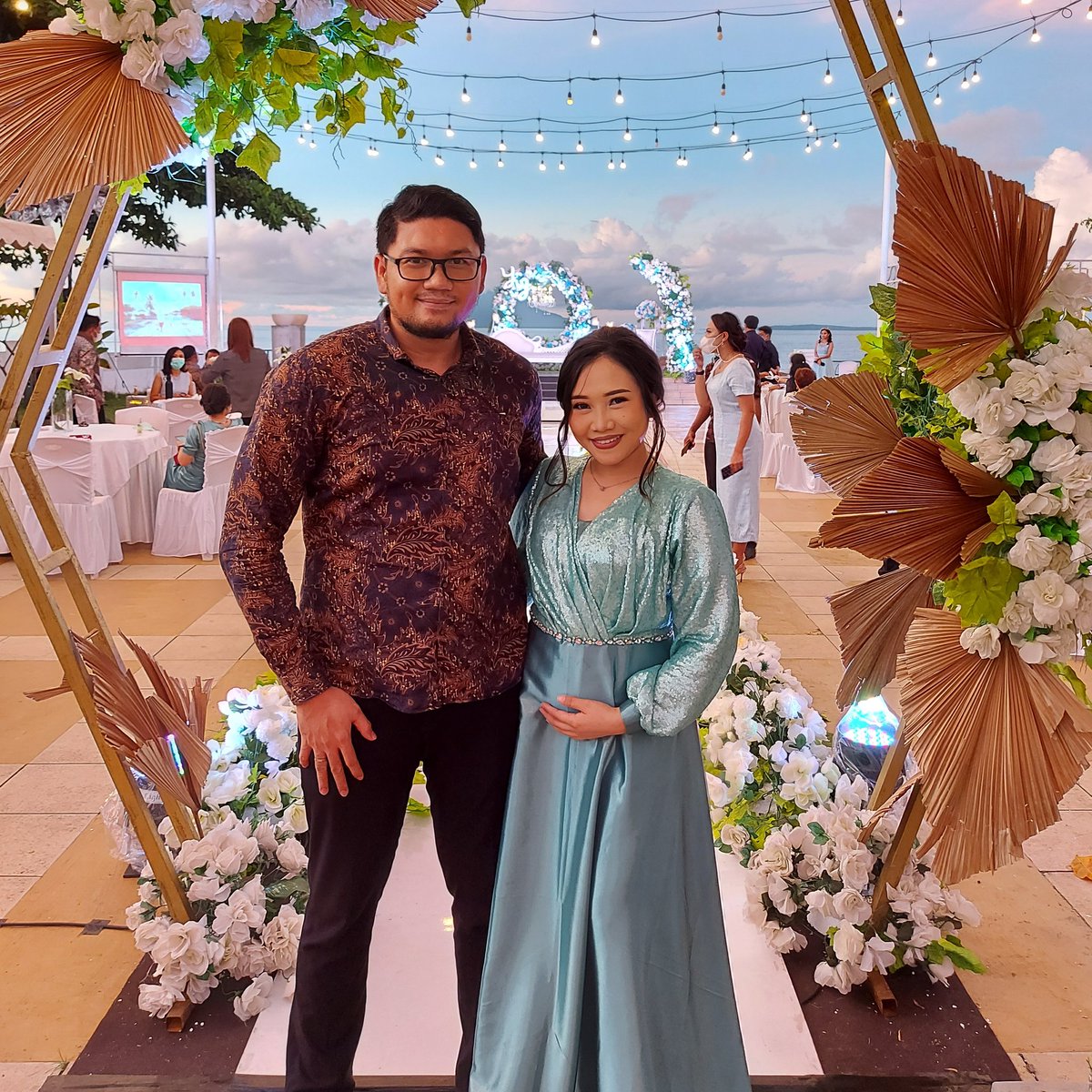 coconutlie's tweet photo. #NewProfilePic #PregnantWife #pregnanthusband https://t.co/LmDLGdounV
