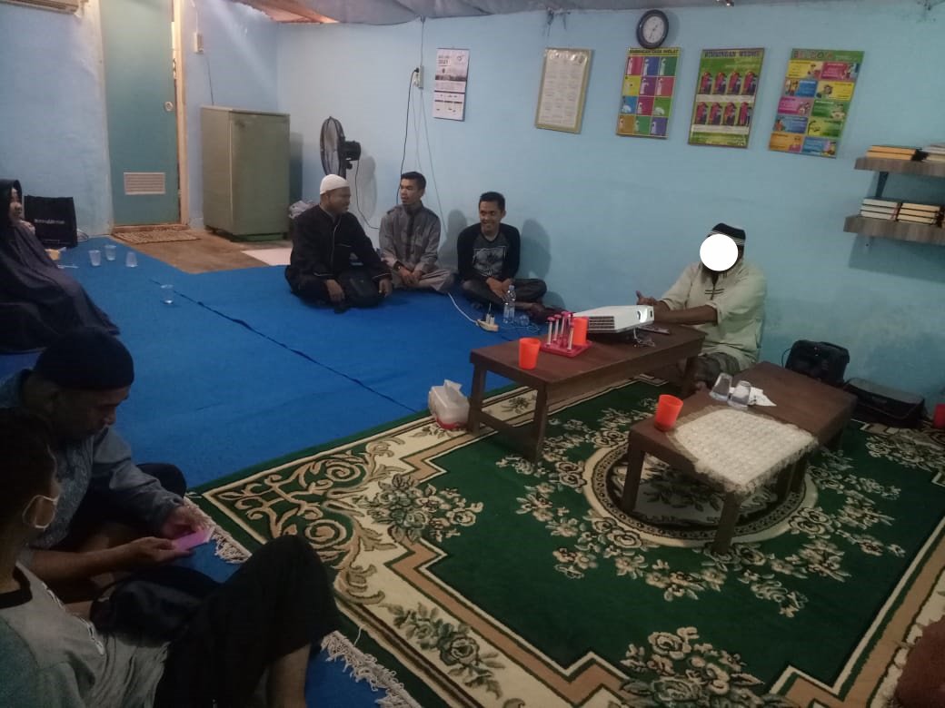 REHABHATI_IT2's tweet photo. Subhanallahi walhamdulillah, Acara mini training telah berjalan lancar sesuai harapan.

#Divisiruqyah
#Tazkiyyatunnufus
#SinergiRHIT2&amp;RHBanyuasin
#rehab_hati_ilir_timur2
#rehab_hati_banyu_asin
#Ruqyahmandiri
#Dakwahtauhid https://t.co/AuV4MHMFUM